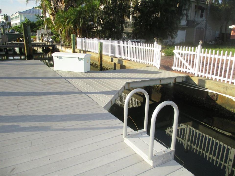 En Venta: $1,190,000 (0.23 acres)