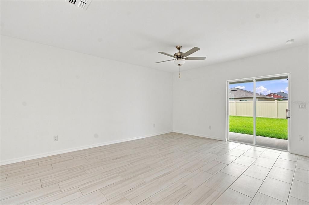 En Venta: $468,999 (5 camas, 2 baños, 2389 Pies cuadrados)