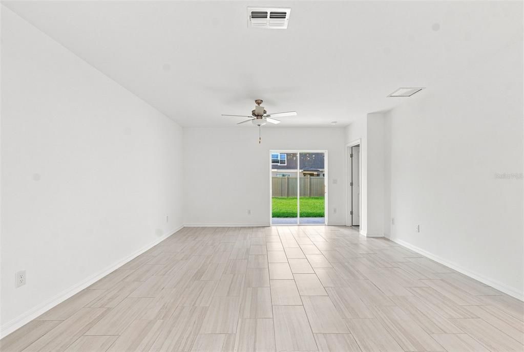 En Venta: $468,999 (5 camas, 2 baños, 2389 Pies cuadrados)