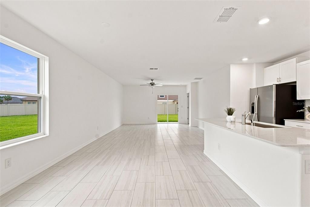 En Venta: $468,999 (5 camas, 2 baños, 2389 Pies cuadrados)