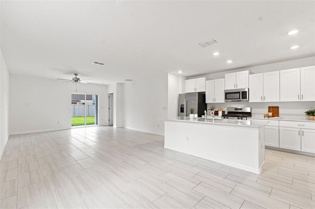 En Venta: $468,999 (5 camas, 2 baños, 2389 Pies cuadrados)