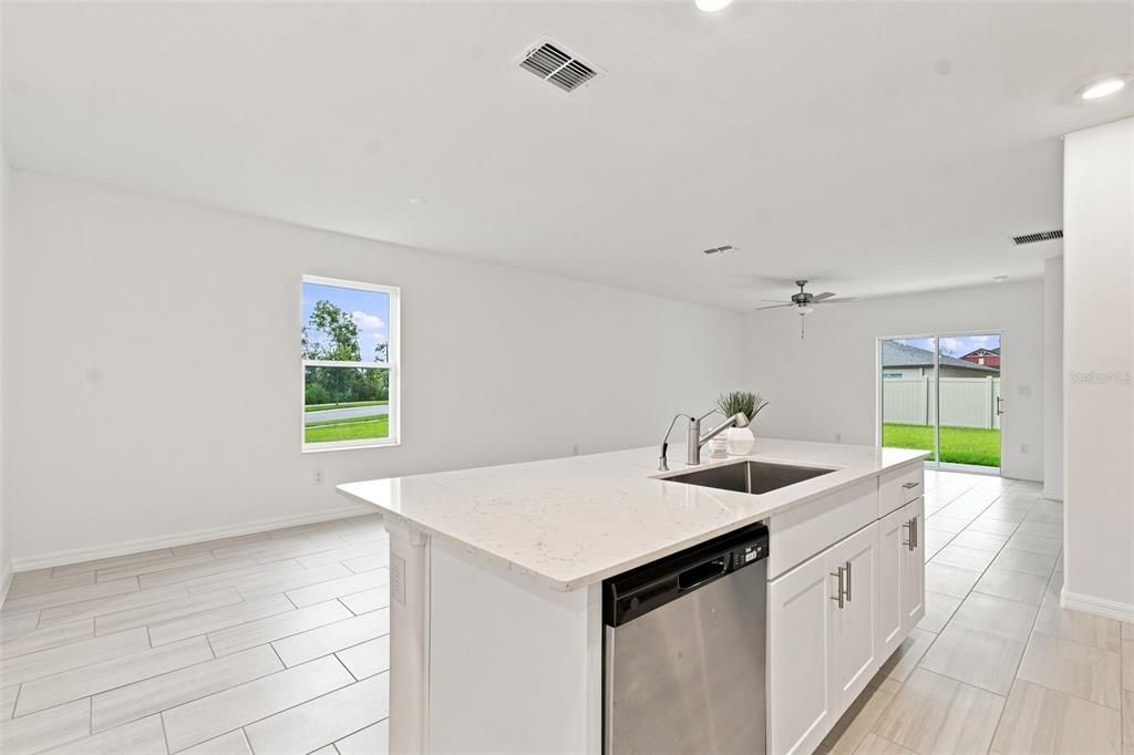 En Venta: $468,999 (5 camas, 2 baños, 2389 Pies cuadrados)