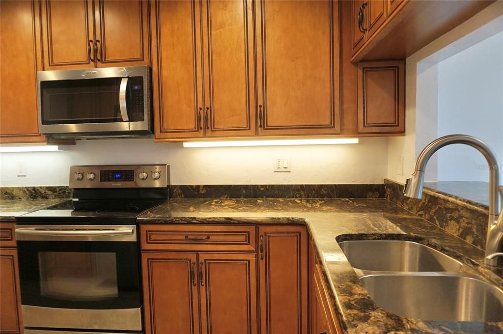 For Rent: $1,850 (2 beds, 2 baths, 1407 Square Feet)