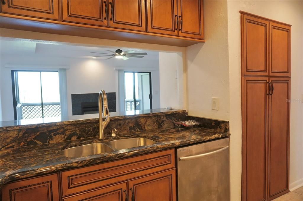 For Rent: $1,850 (2 beds, 2 baths, 1407 Square Feet)
