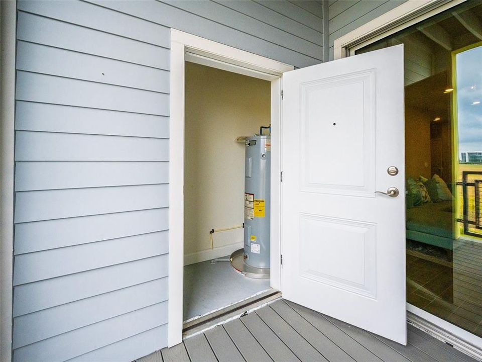 For Sale: $324,000 (2 beds, 2 baths, 1549 Square Feet)