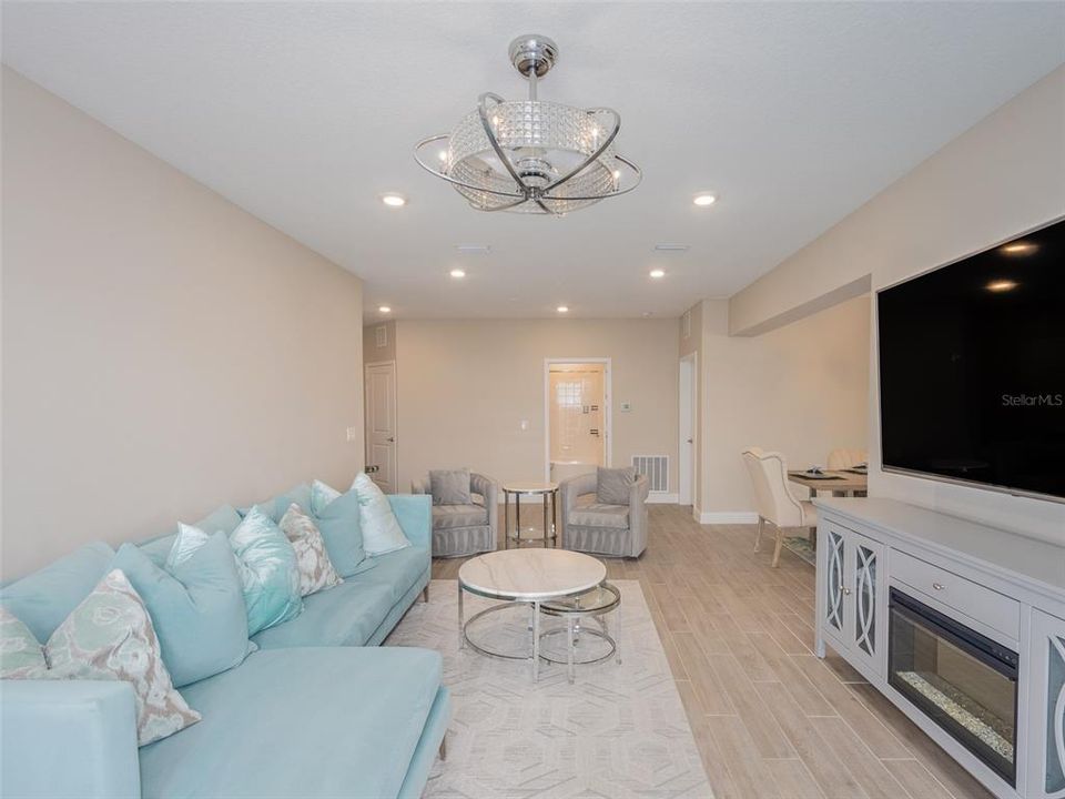 For Sale: $324,000 (2 beds, 2 baths, 1549 Square Feet)
