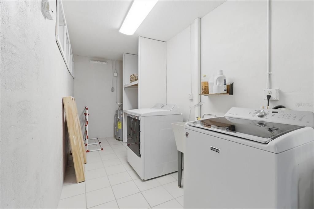 For Sale: $529,900 (3 beds, 2 baths, 2099 Square Feet)