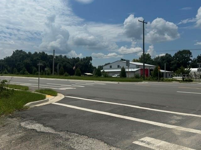 待售: $449,000 (3.09 acres)