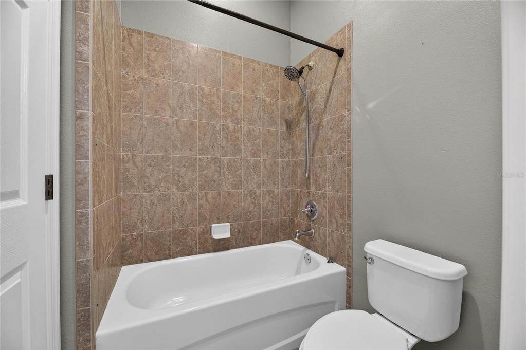 En Venta: $779,000 (4 camas, 3 baños, 3188 Pies cuadrados)