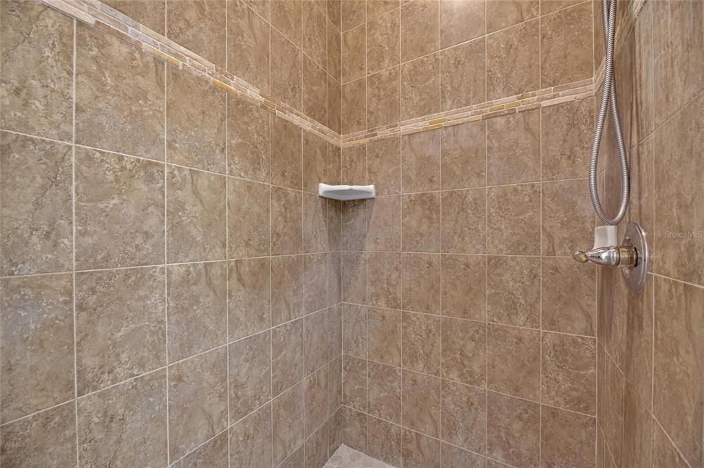 En Venta: $779,000 (4 camas, 3 baños, 3188 Pies cuadrados)