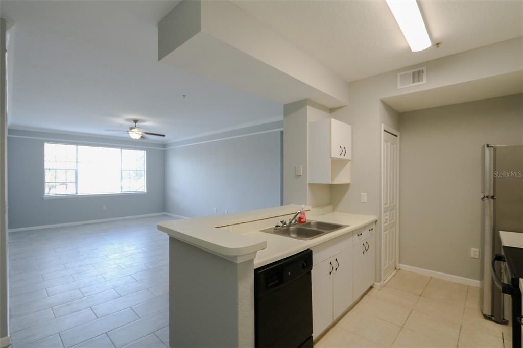 For Rent: $1,650 (3 beds, 2 baths, 1336 Square Feet)