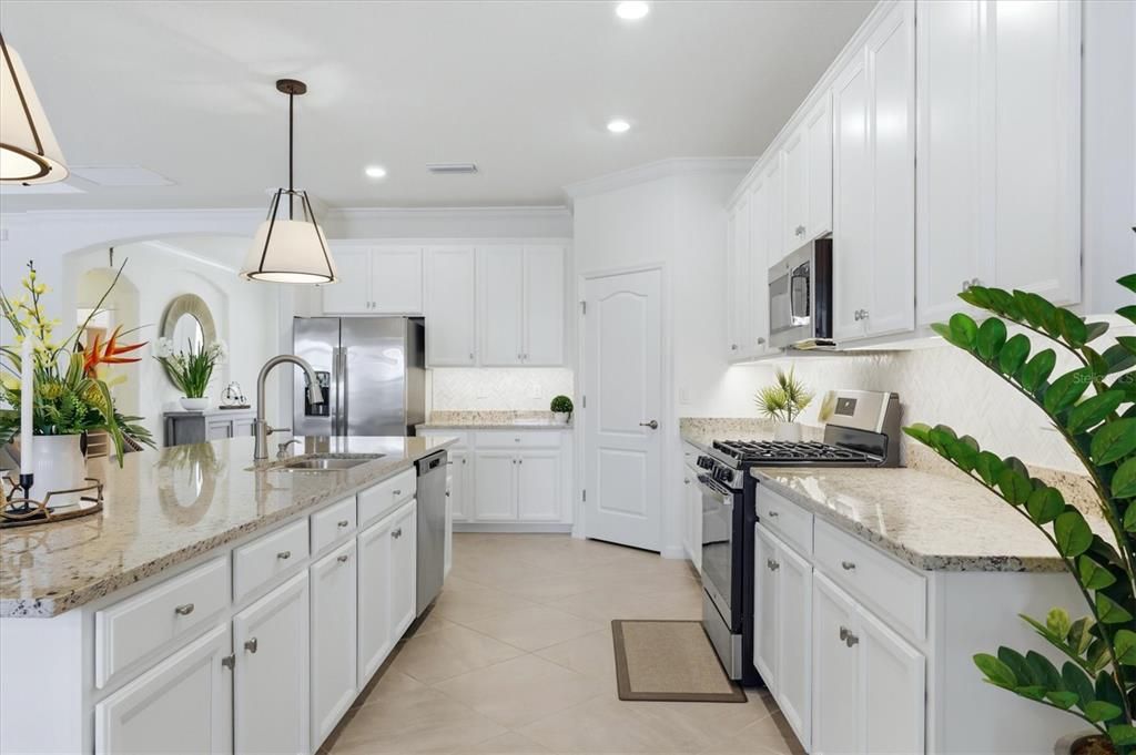 For Sale: $858,000 (3 beds, 3 baths, 2455 Square Feet)