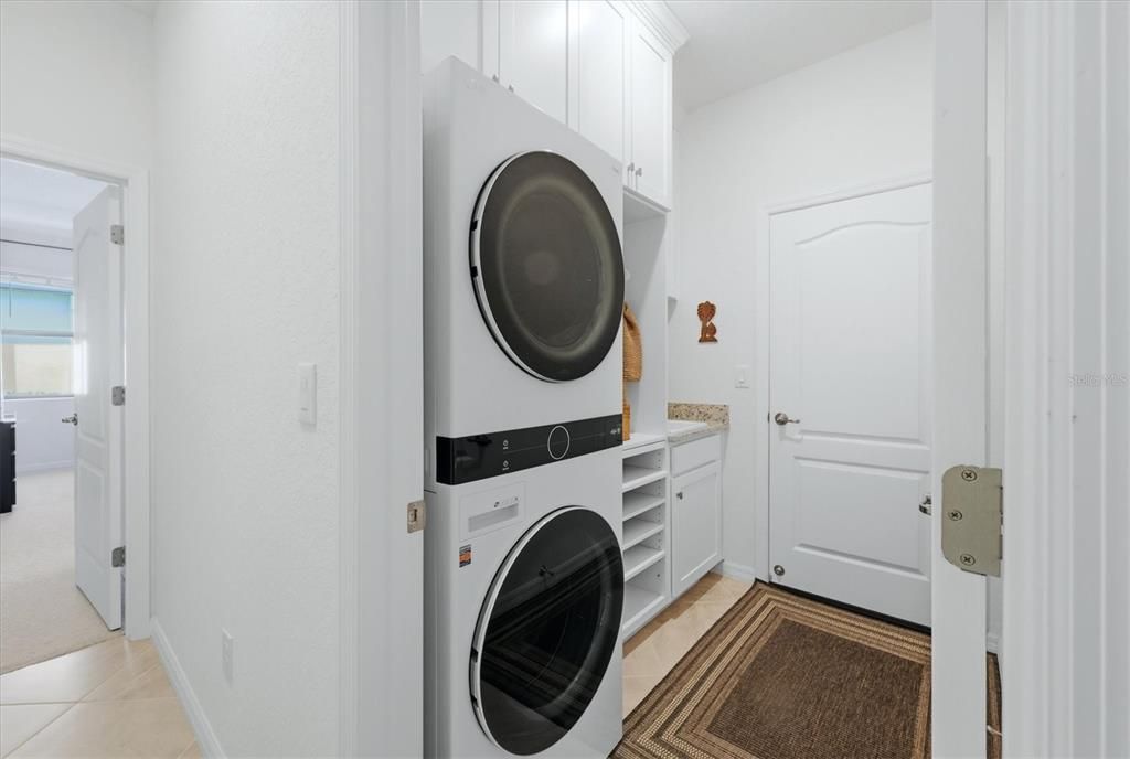 For Sale: $858,000 (3 beds, 3 baths, 2455 Square Feet)