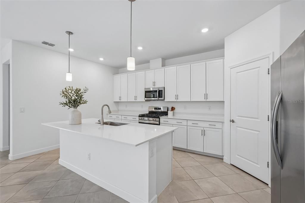 For Sale: $575,000 (3 beds, 3 baths, 1840 Square Feet)