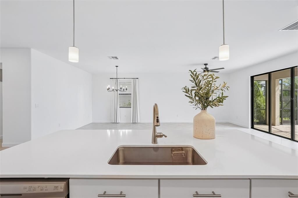 For Sale: $575,000 (3 beds, 3 baths, 1840 Square Feet)