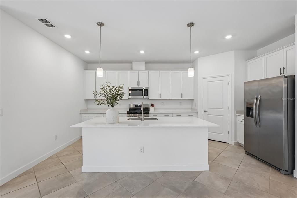 For Sale: $575,000 (3 beds, 3 baths, 1840 Square Feet)