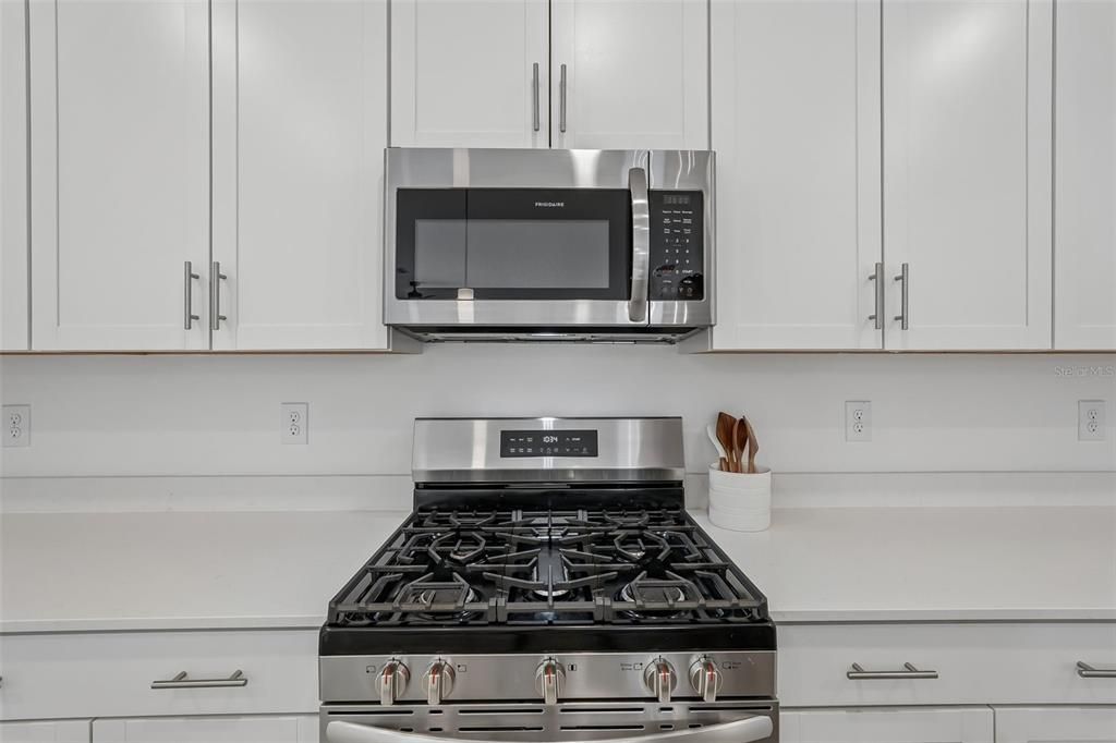 For Sale: $575,000 (3 beds, 3 baths, 1840 Square Feet)