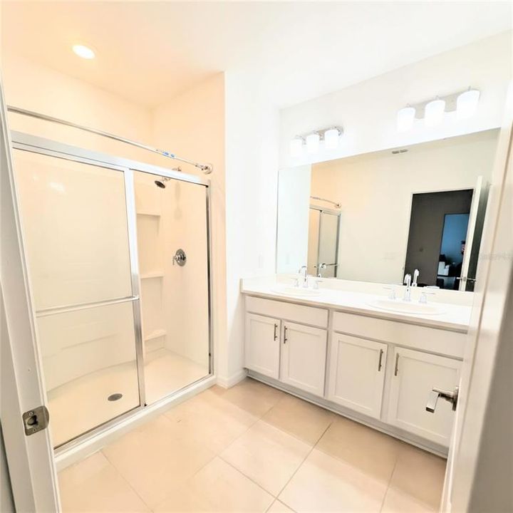 For Sale: $349,900 (4 beds, 3 baths, 2091 Square Feet)