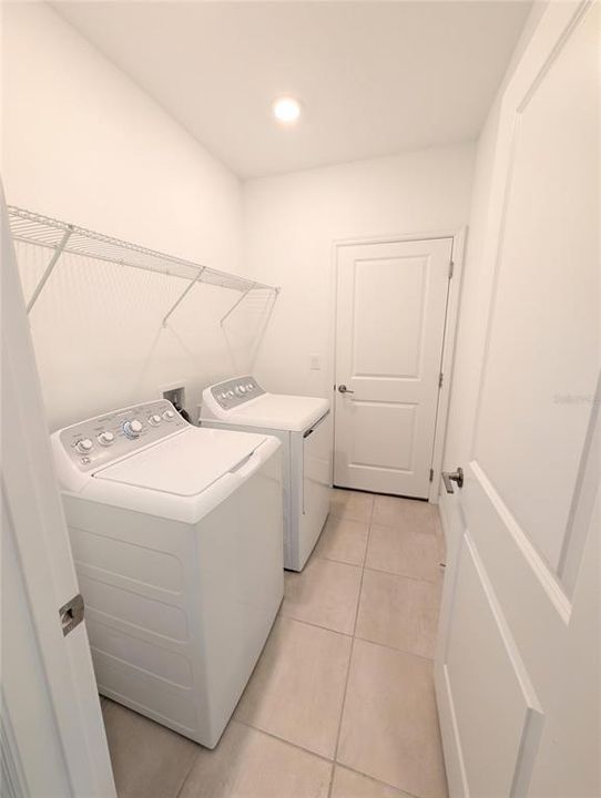 For Sale: $349,900 (4 beds, 3 baths, 2091 Square Feet)