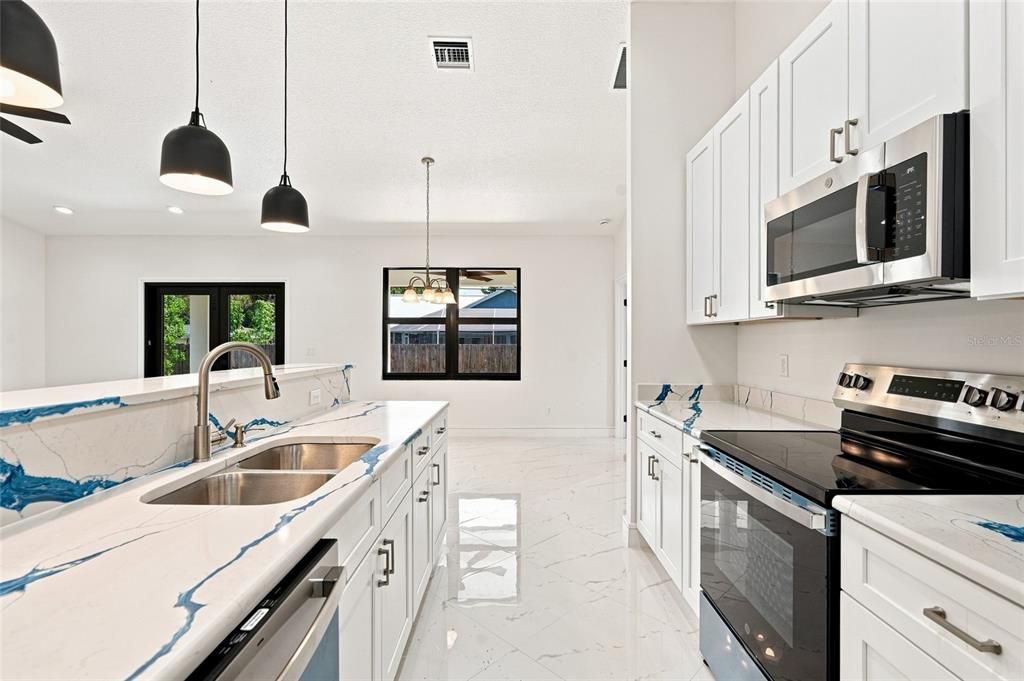 En Venta: $424,900 (4 camas, 2 baños, 1714 Pies cuadrados)