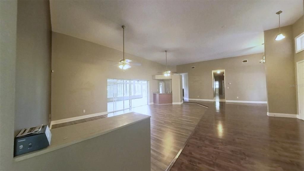 For Sale: $549,900 (4 beds, 3 baths, 3124 Square Feet)