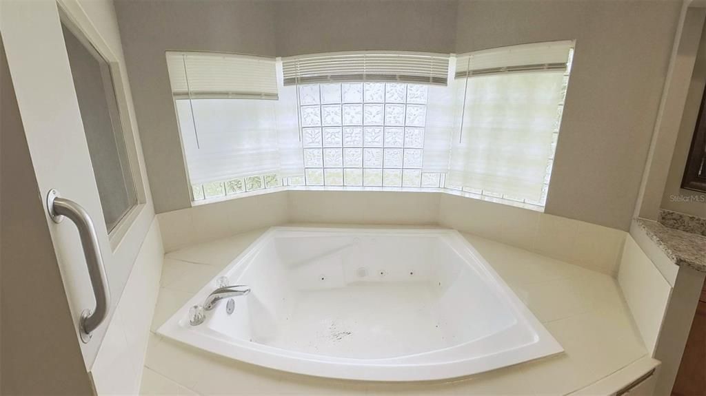 For Sale: $549,900 (4 beds, 3 baths, 3124 Square Feet)