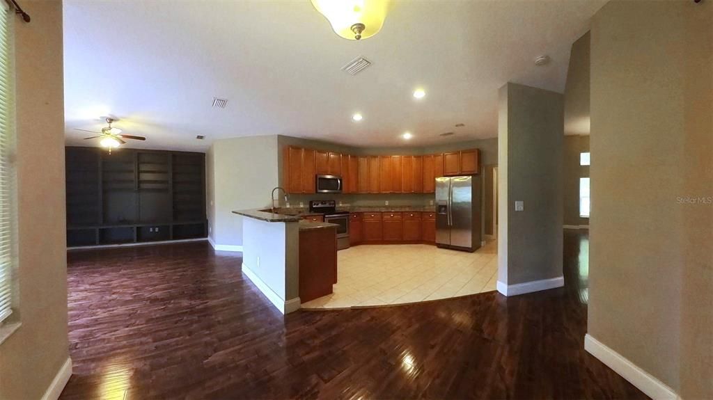 For Sale: $549,900 (4 beds, 3 baths, 3124 Square Feet)