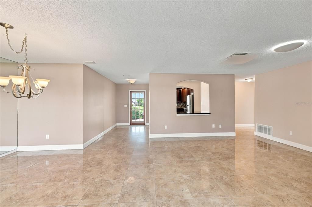 For Sale: $284,900 (2 beds, 2 baths, 1408 Square Feet)