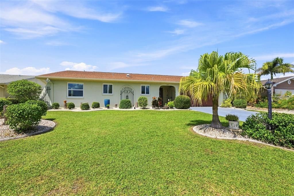 For Sale: $284,900 (2 beds, 2 baths, 1408 Square Feet)
