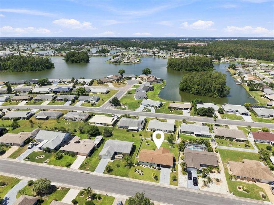For Sale: $284,900 (2 beds, 2 baths, 1408 Square Feet)