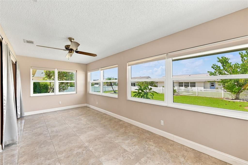 For Sale: $284,900 (2 beds, 2 baths, 1408 Square Feet)