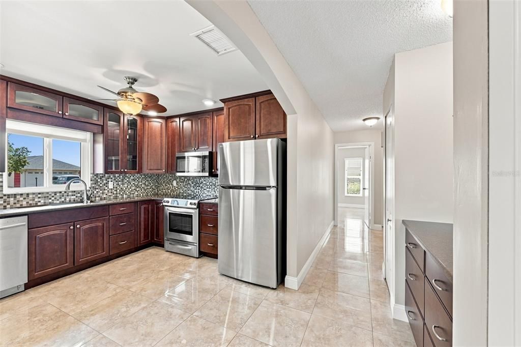 For Sale: $284,900 (2 beds, 2 baths, 1408 Square Feet)