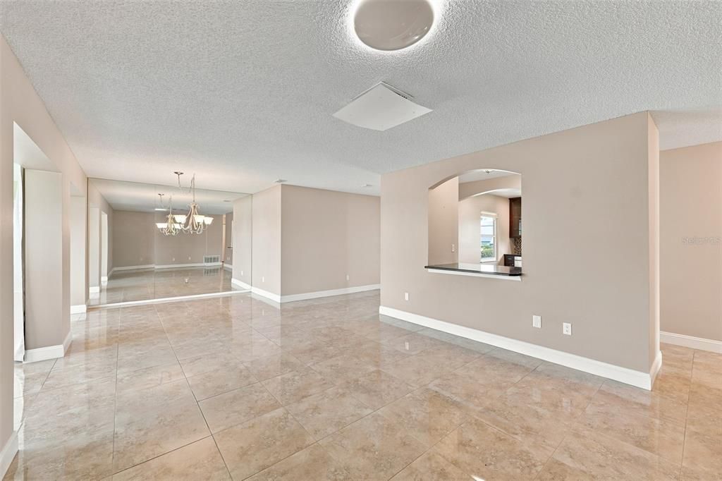 For Sale: $284,900 (2 beds, 2 baths, 1408 Square Feet)