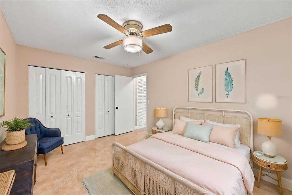 For Sale: $284,900 (2 beds, 2 baths, 1408 Square Feet)
