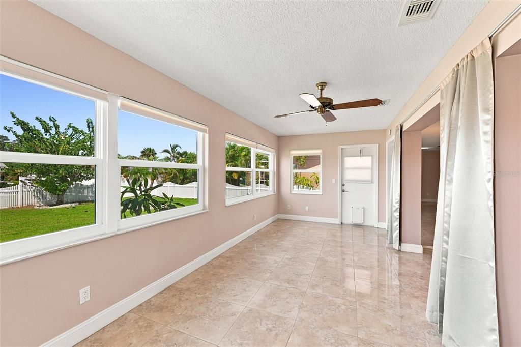 For Sale: $284,900 (2 beds, 2 baths, 1408 Square Feet)