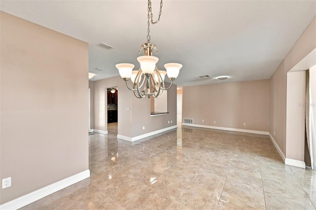 For Sale: $284,900 (2 beds, 2 baths, 1408 Square Feet)