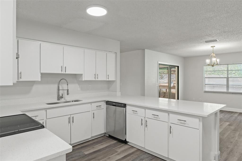 For Sale: $285,000 (3 beds, 2 baths, 1666 Square Feet)