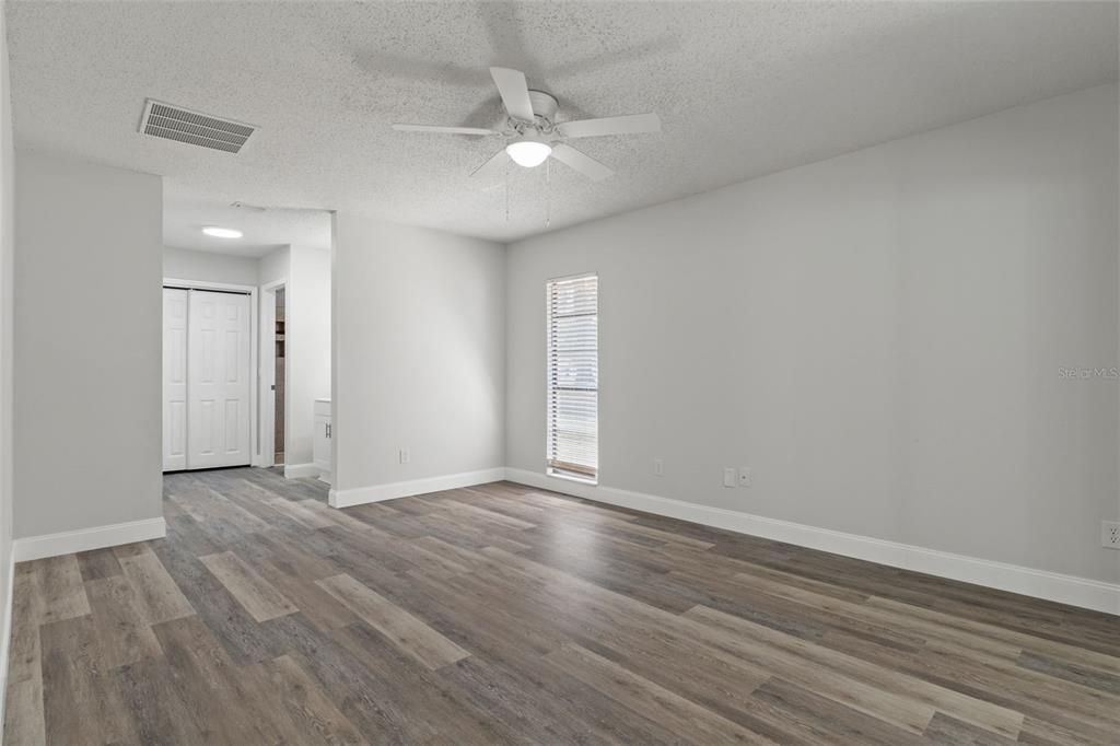 For Sale: $285,000 (3 beds, 2 baths, 1666 Square Feet)