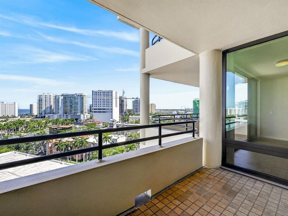 For Sale: $1,400,000 (3 beds, 2 baths, 1923 Square Feet)