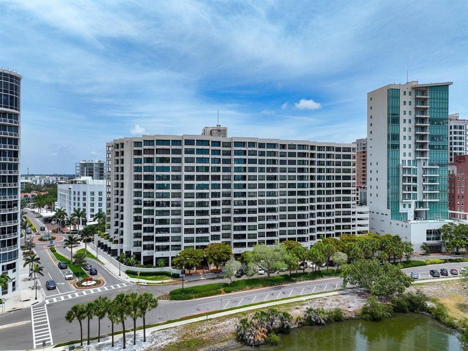 For Sale: $1,400,000 (3 beds, 2 baths, 1923 Square Feet)
