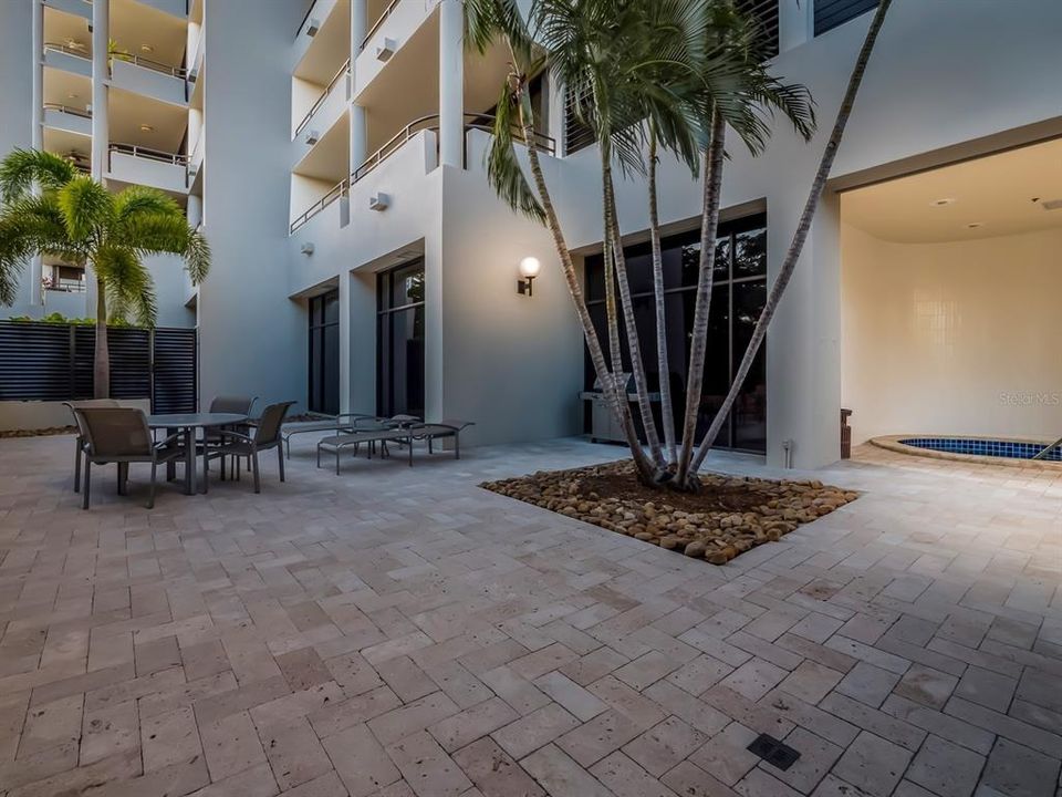 For Sale: $1,400,000 (3 beds, 2 baths, 1923 Square Feet)