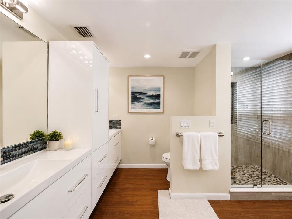 For Sale: $1,400,000 (3 beds, 2 baths, 1923 Square Feet)