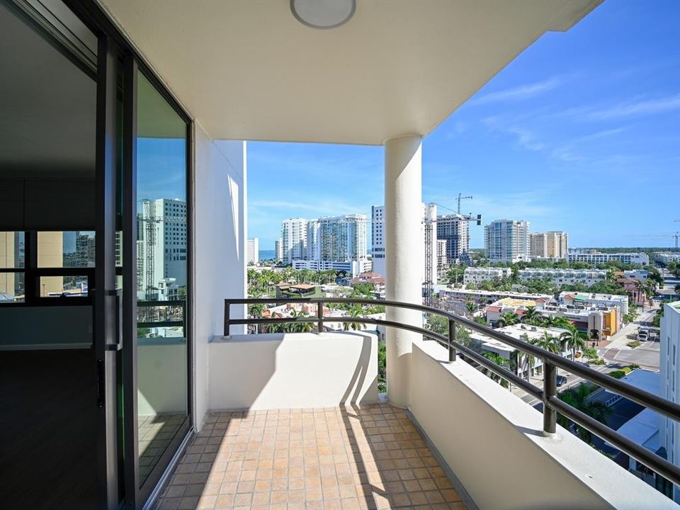 For Sale: $1,400,000 (3 beds, 2 baths, 1923 Square Feet)