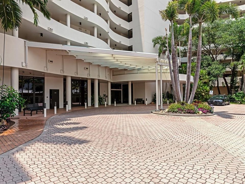 For Sale: $1,400,000 (3 beds, 2 baths, 1923 Square Feet)
