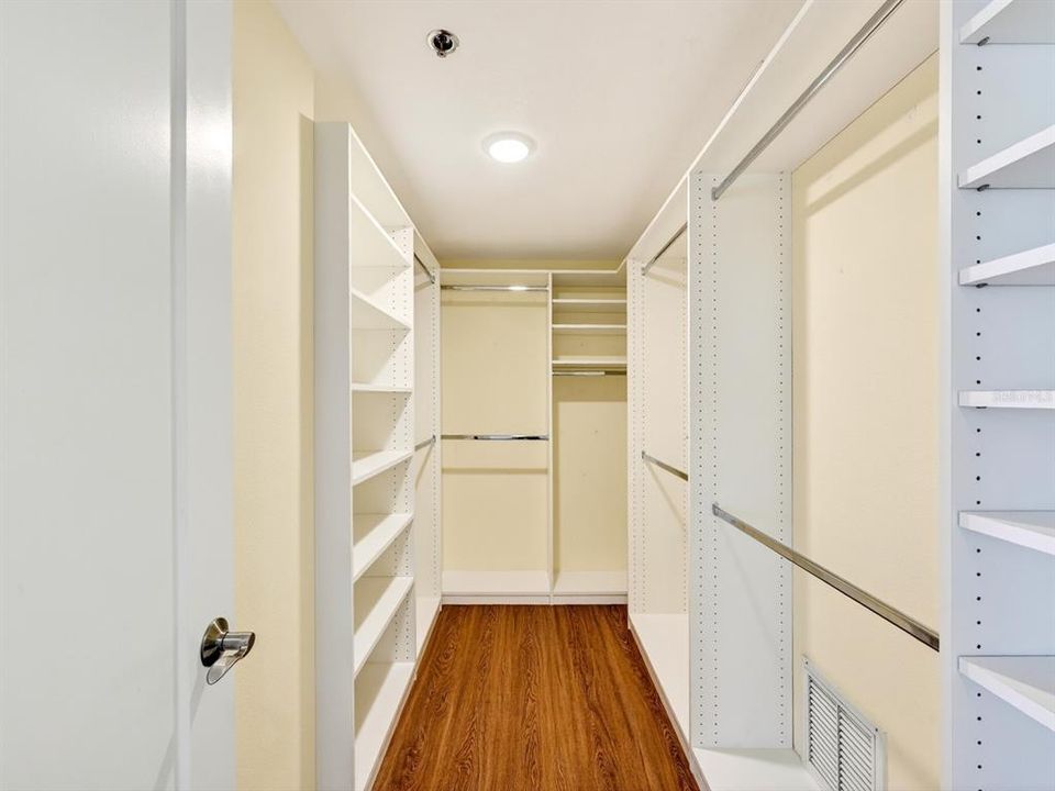 For Sale: $1,400,000 (3 beds, 2 baths, 1923 Square Feet)