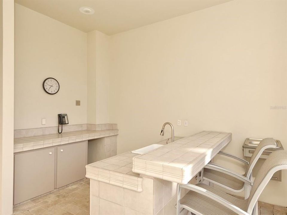 For Sale: $1,400,000 (3 beds, 2 baths, 1923 Square Feet)