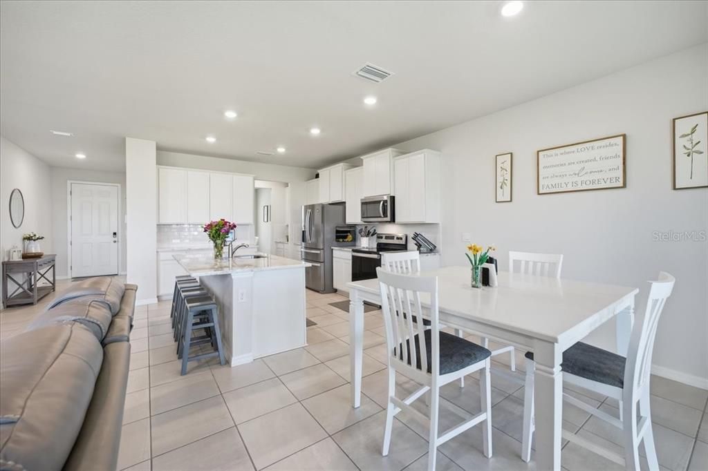 For Sale: $535,000 (5 beds, 3 baths, 2974 Square Feet)