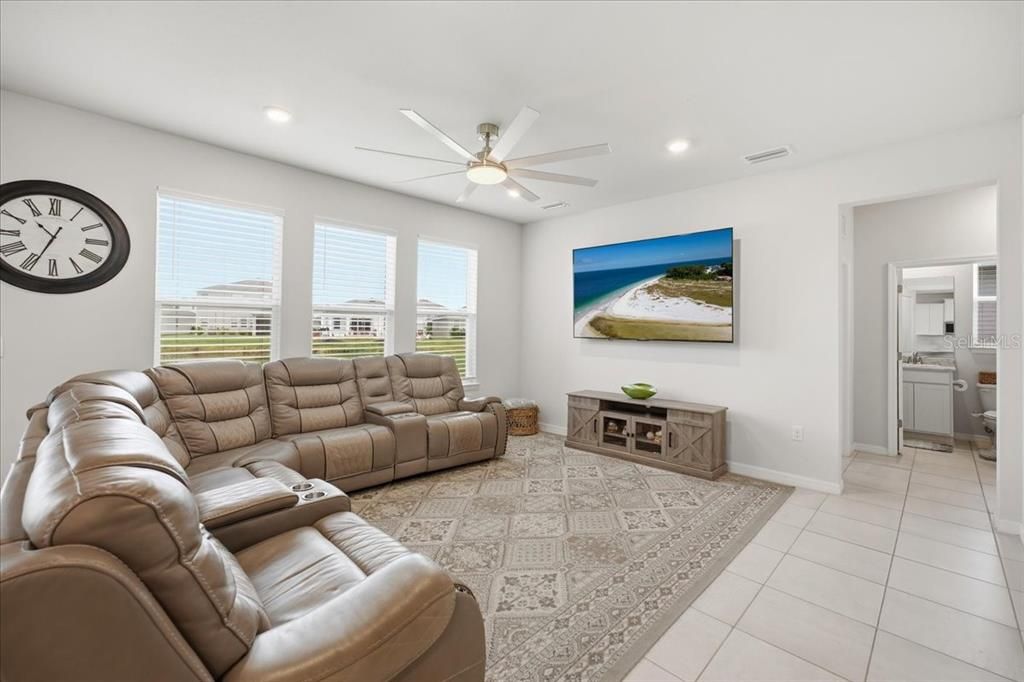 For Sale: $535,000 (5 beds, 3 baths, 2974 Square Feet)