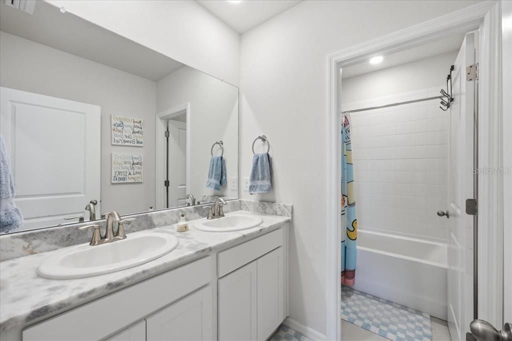 For Sale: $535,000 (5 beds, 3 baths, 2974 Square Feet)