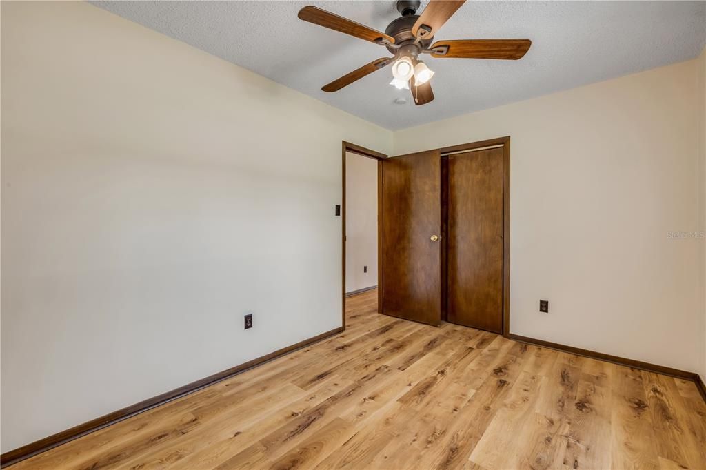For Sale: $339,900 (3 beds, 2 baths, 1377 Square Feet)